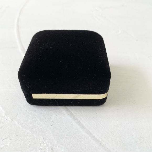 Black velvet ring box vintage ring case vintage black wedding ring case - Picture 7 of 11